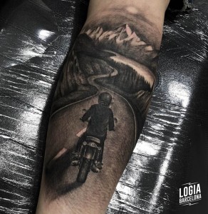 tatuaje_brazo_motocicleta_Logia_Barcelona_Jas   